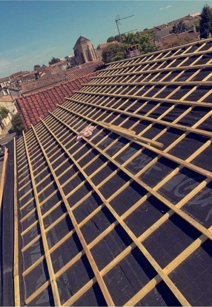 Liteaunage et écran sous-toiture lors d'une rénovation de toit