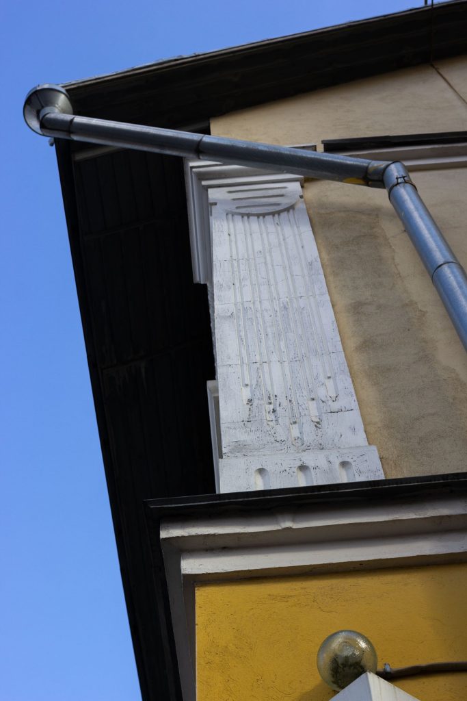 Zinguerie : gouttières et descentes en zinc posées dans le secteur de Carcassonne